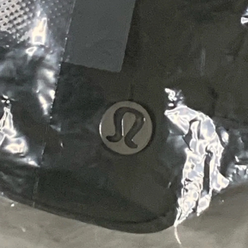 Lululemon Athletica Everywhere belt bag 1L, Grey Sage, SOLD OUT ONLINE - Picture 6 of 13